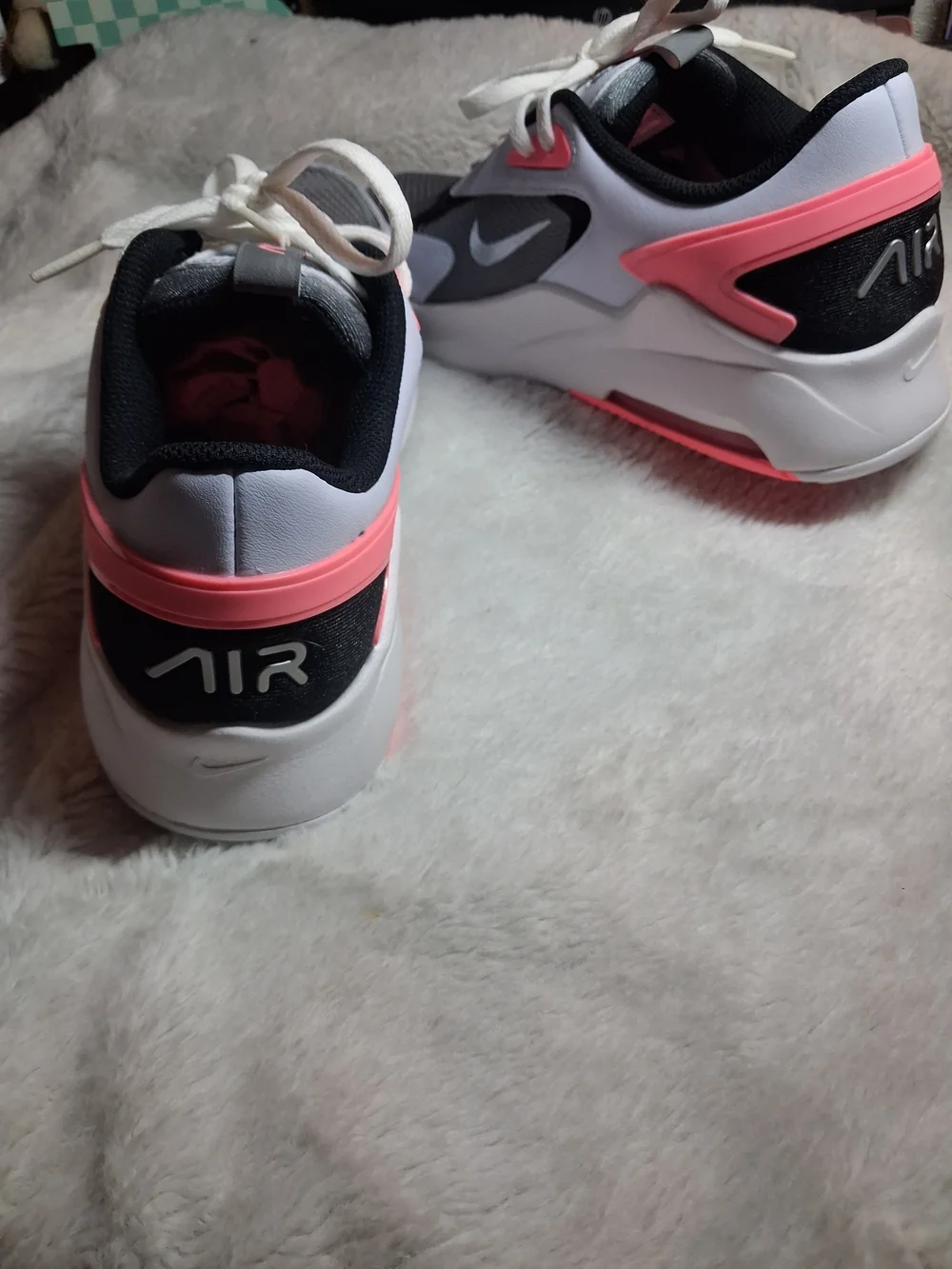 Nike Women’s Air Max Low-Top Sneakers - White/Pink/Gray/Black